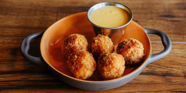 Jalapeño Mac & Cheese Balls