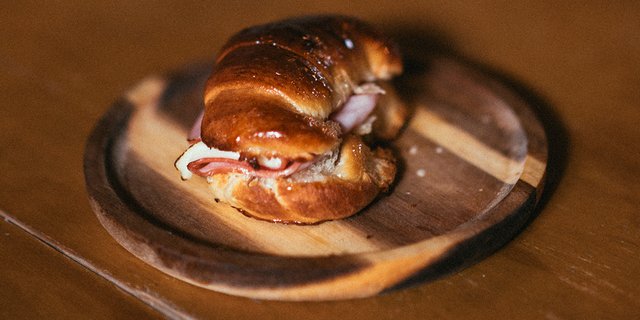Medialuna w/ Ham & Cheese