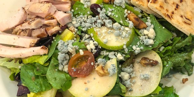 Pear & Walnut Salad