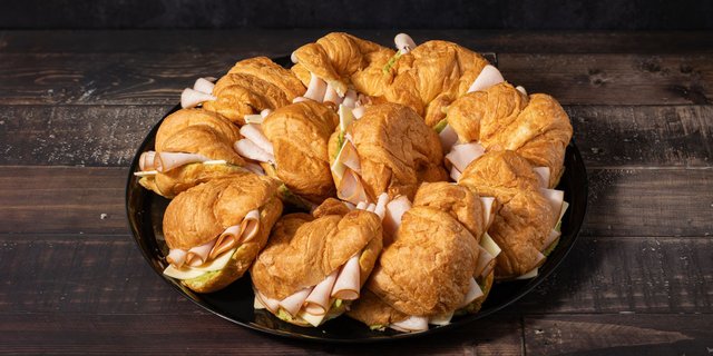 Turkey, Havarti & Avocado Croissant & Chip Platter