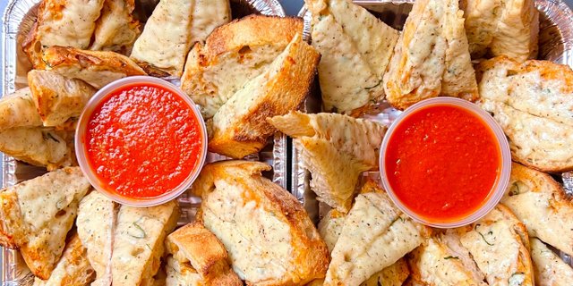 Garlic Bread w/ Cheese Tray