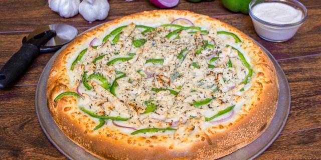 Creamy Garlic Chicken Pizza