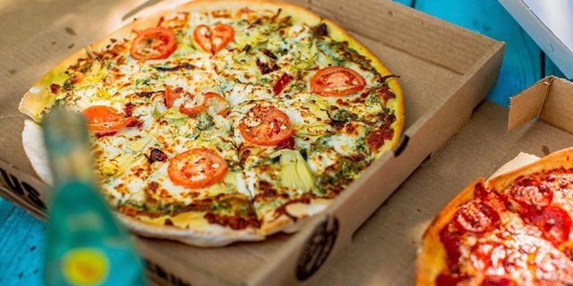 Pesto A Go-Goat Pizza