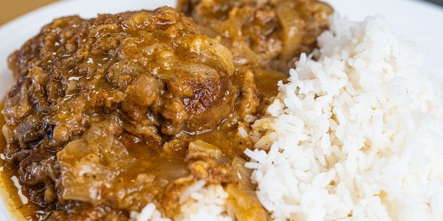 Bev's Smothered Chicken & Rice