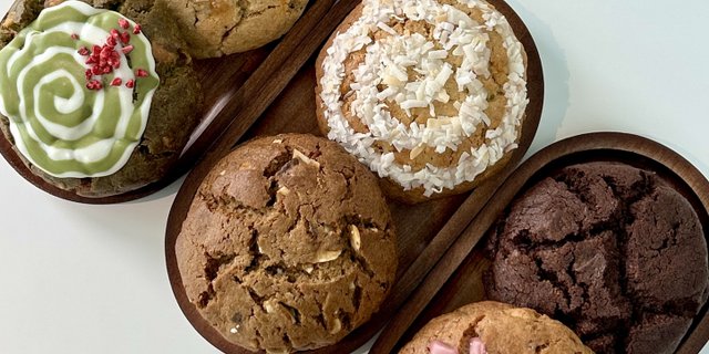 Mocha Almond Crumble Cookie