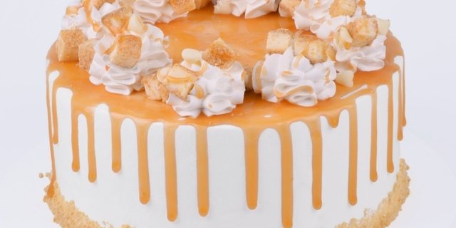 Caramel Frozen Yogurt Cake
