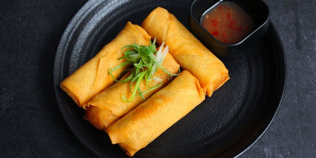 Crispy Vegetable Spring Rolls Tray