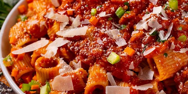Mezzi Rigatoni Bolognese