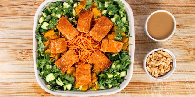 Sesame Salmon Entrée Salad