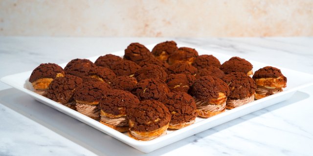 Tiramisu Cream Puffs