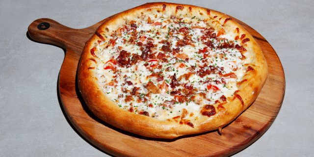 18" Chicken, Bacon & Ranch Pizza
