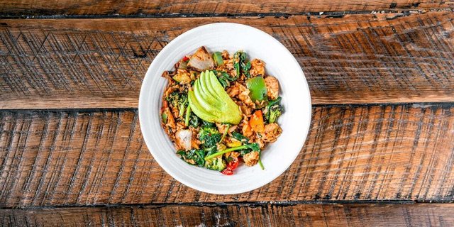 SWEET & SPICY SALMON RICE BOWL