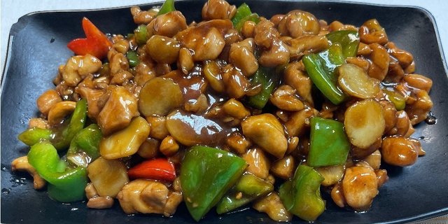 Chicken w/ Cashew Nuts Luncheon Special