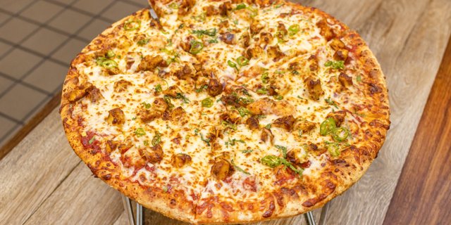 Chicken Tikka Gluten-Free Cauliflower Crust Pizza