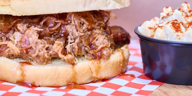 BBQ Sandwich + 1 Side