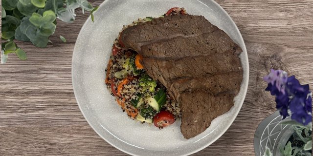 Steak & Quinoa Power Bowl