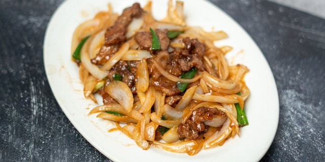 Stir-Fried Steak Slices w/ Scallions & Onions