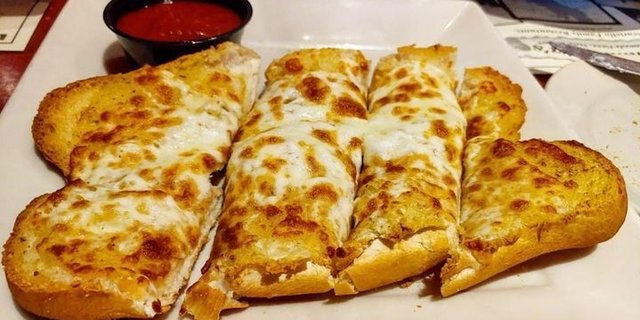 Garlic Bread w/ Cheese Tray