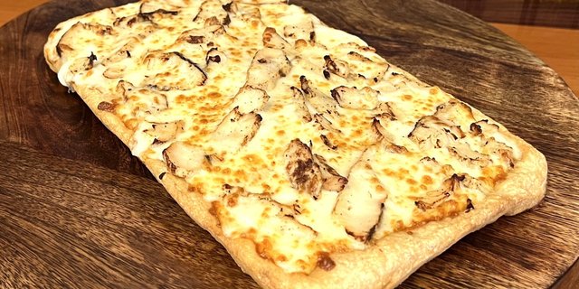 Hand-Tossed Chicken Alfredo Pizza