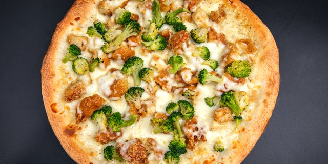 Chicken Broccoli Ranch 14" Pizza