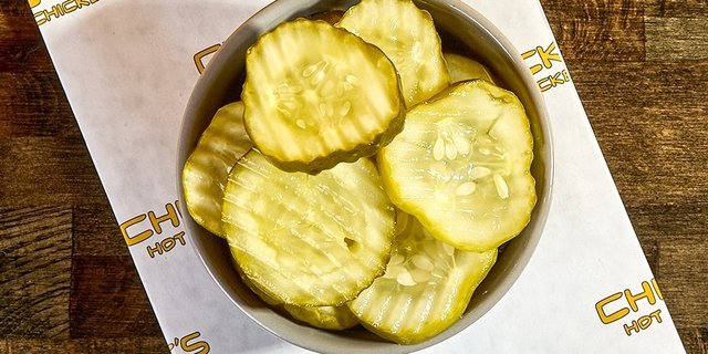 Chuck's Dill Pickle Chips