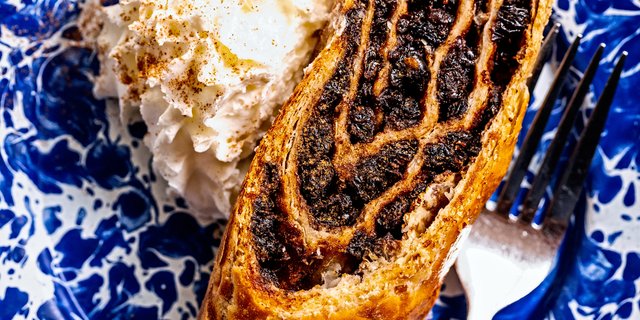 Currant Roll