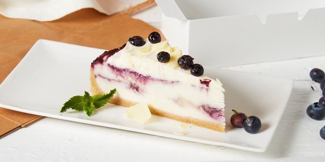 Blueberry Cobbler White Chocolate Cheesecake