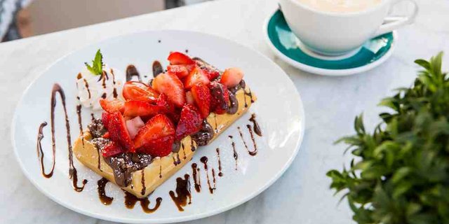 Nutella & Strawberries Waffle