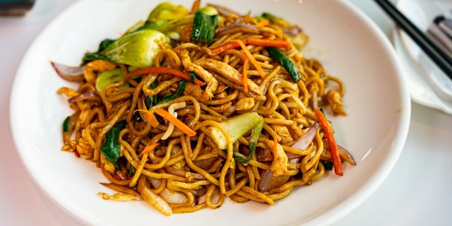 Chicken Lo Mein Tray