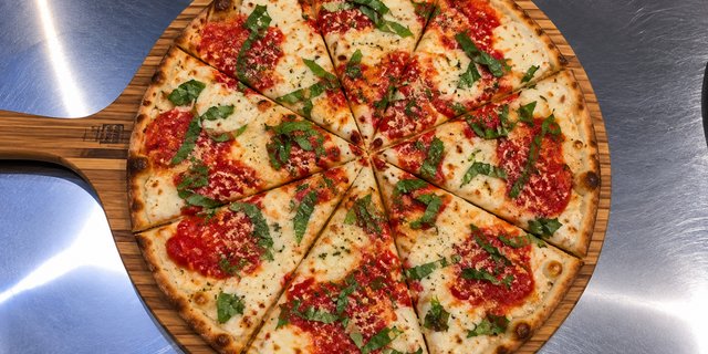 Gluten-Free Margherita Pizza
