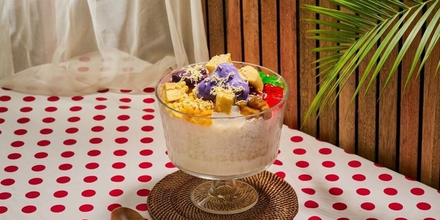 Giant Halo-Halo