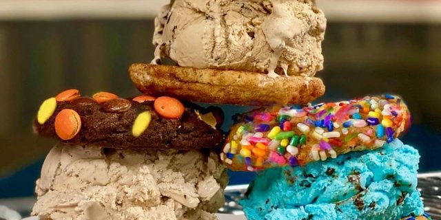 Keepin’ It Simple Ice Cream Cookie Sandwiches