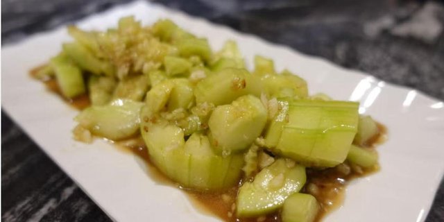 Garlic Cucumber Salad