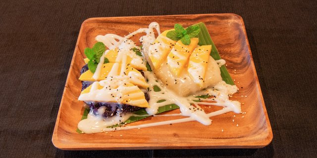 Sticky Rice w/ Mango