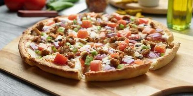 Italian Garlic Chicken Pizza
