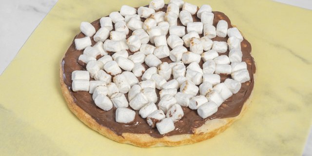 Nutella Marshmallow Pizza