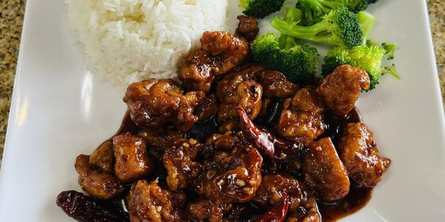 General Tso Chicken w/ Steamed Rice