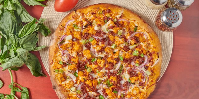Buffalo Chicken & Bacon Pizza