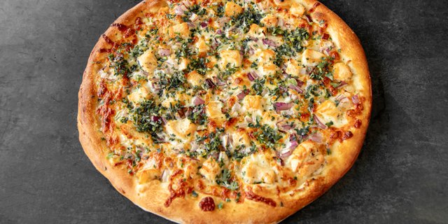 Garlic Chicken Pizza