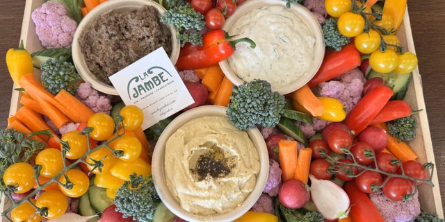 XL Veggie & Dip Board