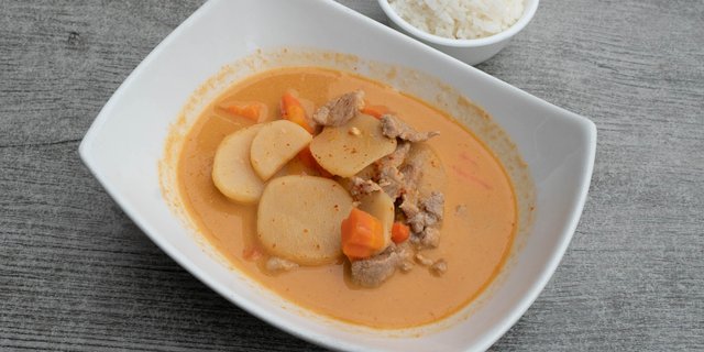 Massamun Curry w/ Pork