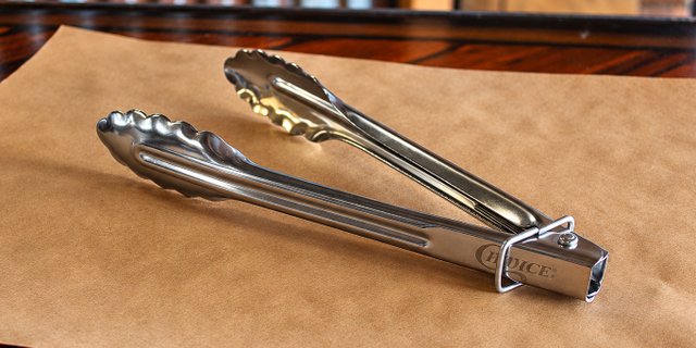 Tongs