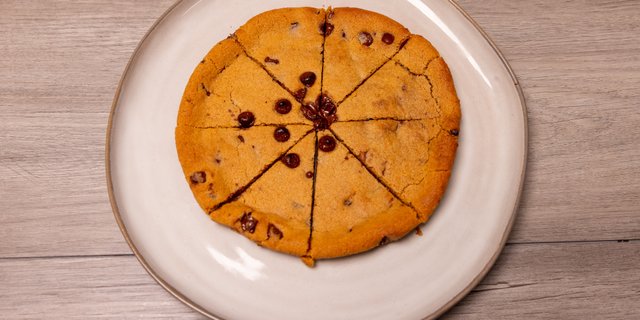 Chocolate Chip Pizza Cookie