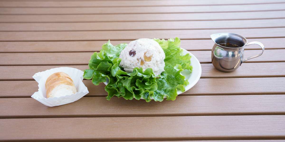 Since 1993, we've prided ourselves on serving straightforward but flavorful deli favorites to local regulars in the Atlanta area. Don't miss our signature yogurt rolls for dessert-- you won't find them anywhere else! - Cafe at Pharr