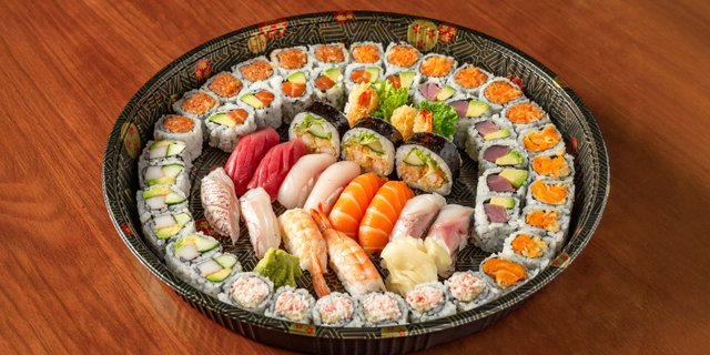 8 Classic Rolls & Assorted Sushi Tray