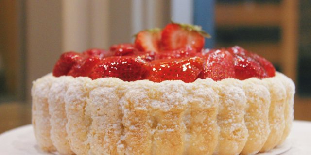 Paul Strawberry Charlotte Cake