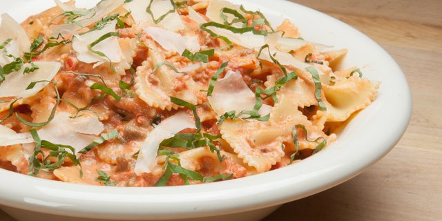 Group Bowtie Pasta w/ Lou's Sausage