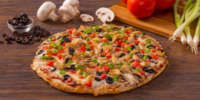 Gluten-Free Robbers Roost Pizza With White Sauce