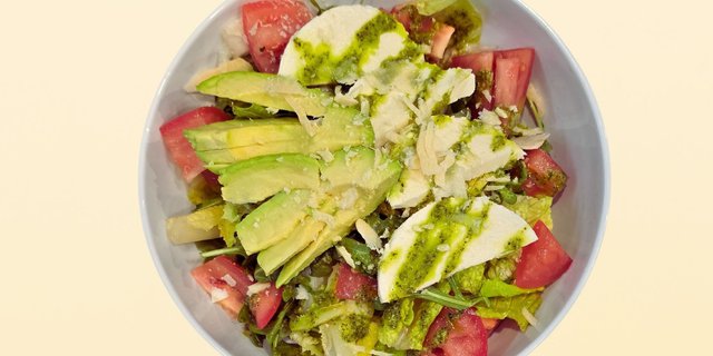 Avocado Caprese Salad