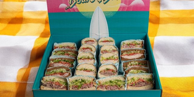 Classic Sandwich Box & 20 Chips Package